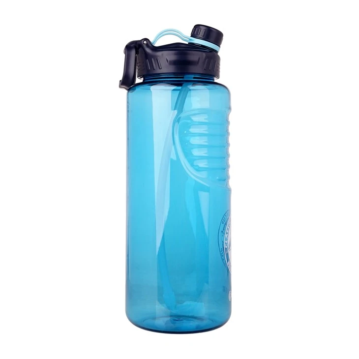 3000 ml-es túraidő jelölése vizes palackok szalmával